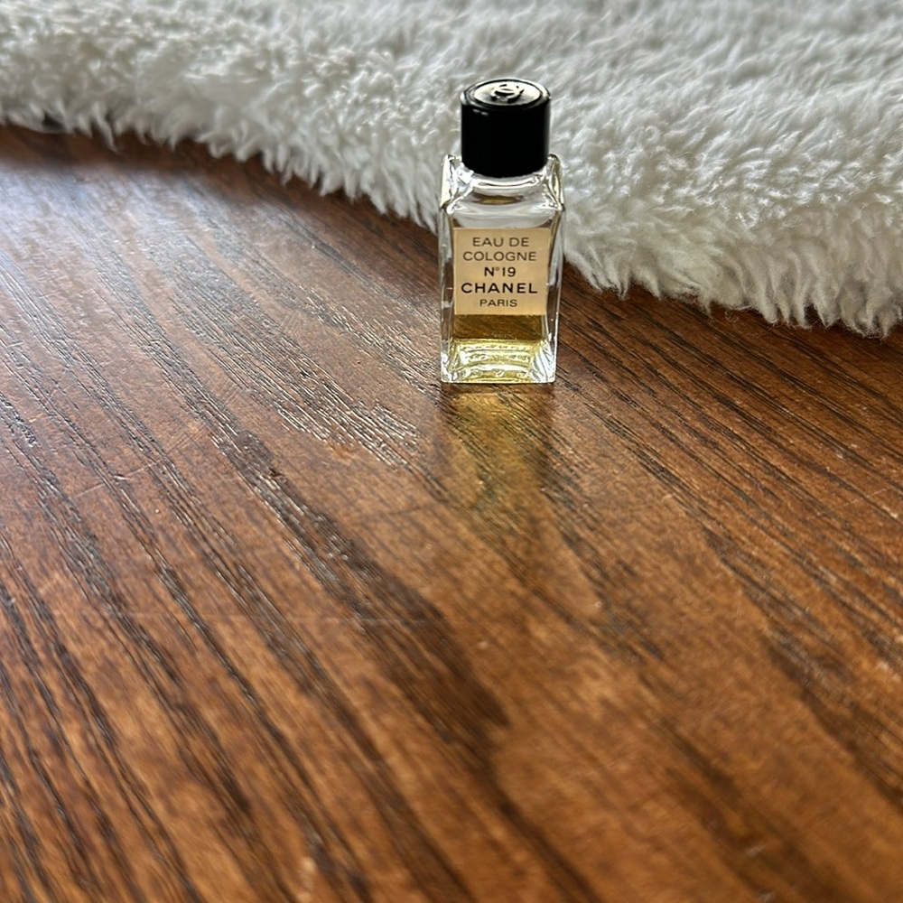 Chanel no.19